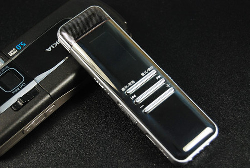 轻松记录 超便携录音笔三浦V28震撼登场