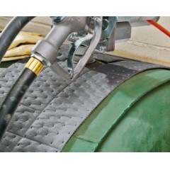 NewPig/纽匹格 Rip-&-Fit® 放于包装箱内的万用吸污卷#MAT242