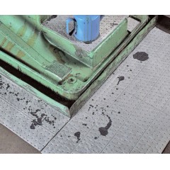 NewPig/纽匹格 Rip-&-Fit® 放于包装箱内的万用吸污卷#MAT242