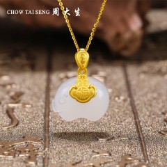 周大生  黄金吊坠女 金镶玉本命年生肖金猪 项链和田玉挂坠